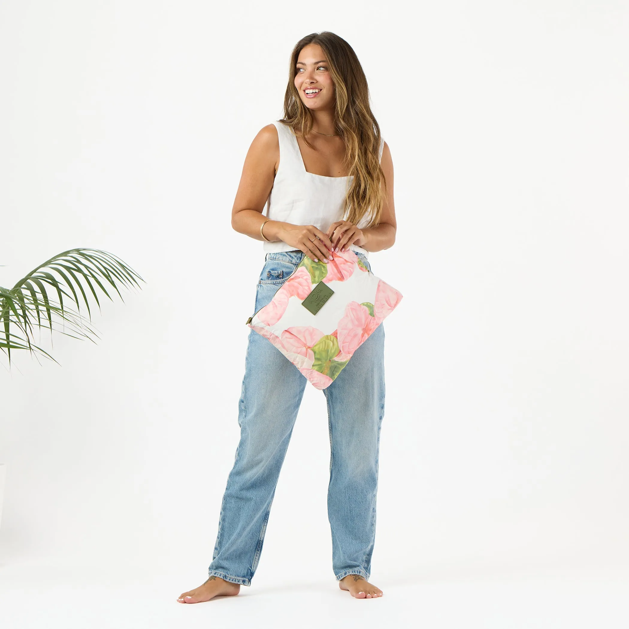 Aloha De Mele Max Pouch / Anthurium