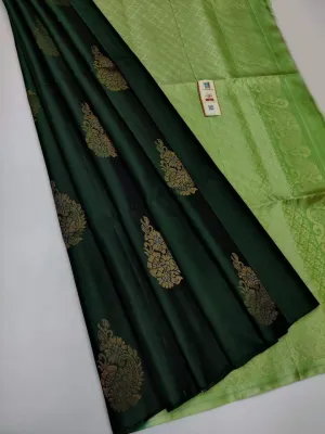 An insanely Dark Green Soft Silk Saree With Ravishing Blouse Piece