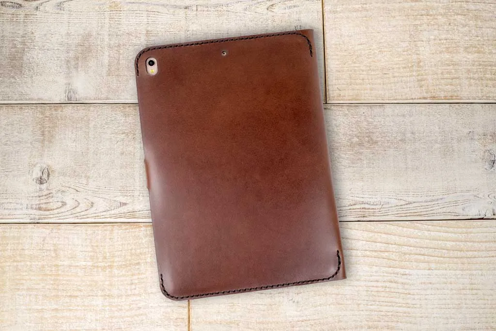 iPad 10.9 (10th gen) 2022 Classic Leather Case