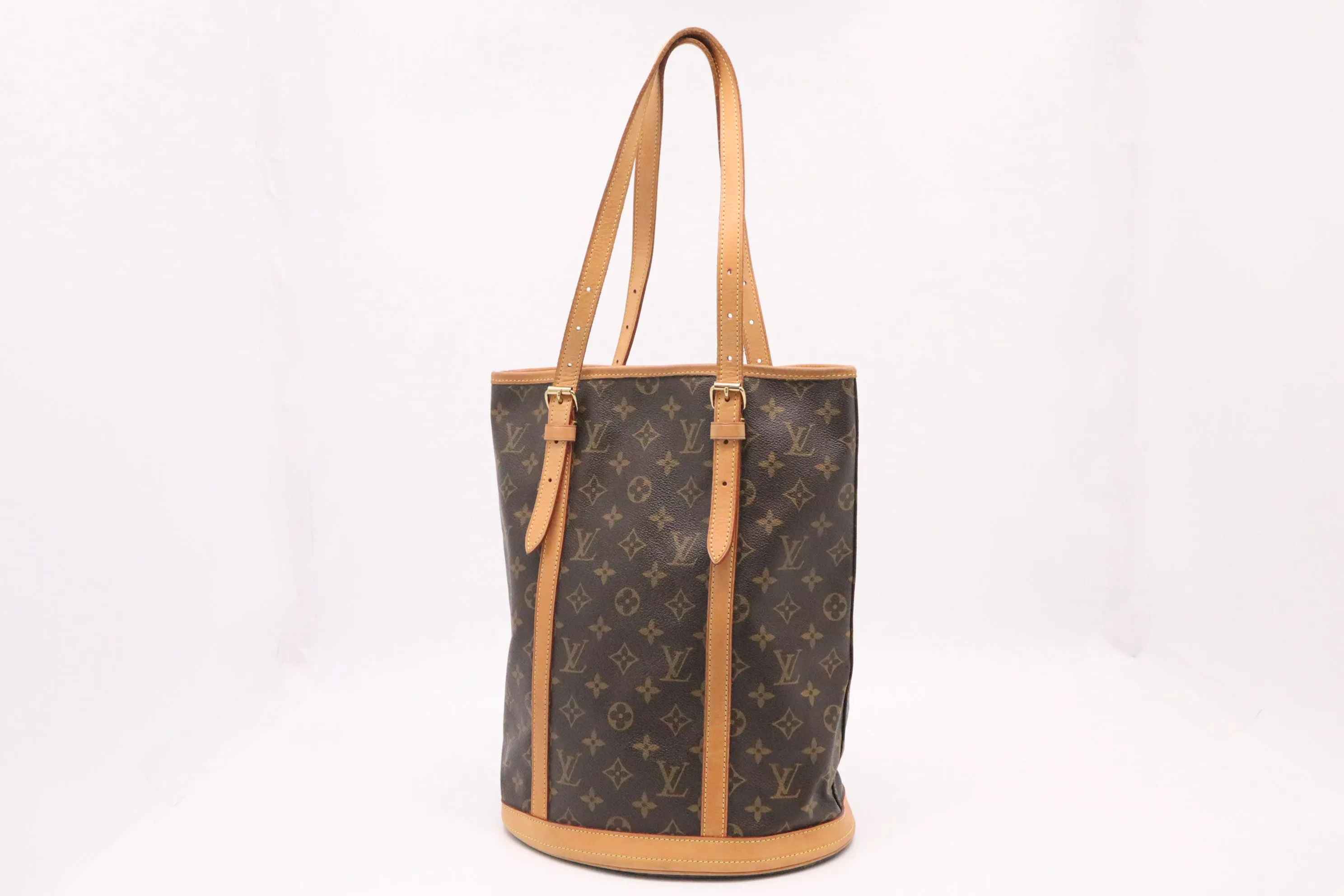 Louis Vuitton Bucket GM in Monogram Canvas