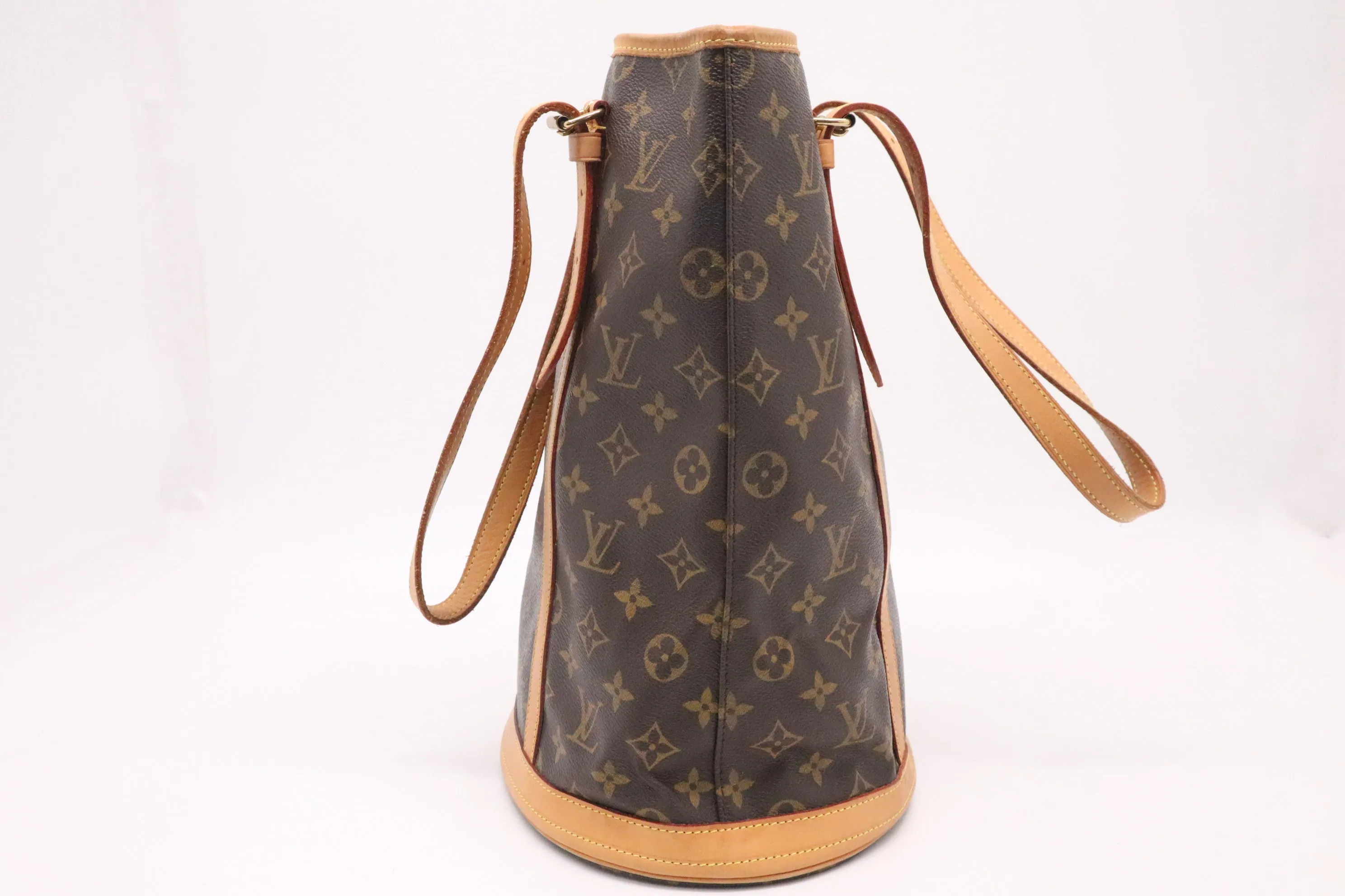 Louis Vuitton Bucket GM in Monogram Canvas