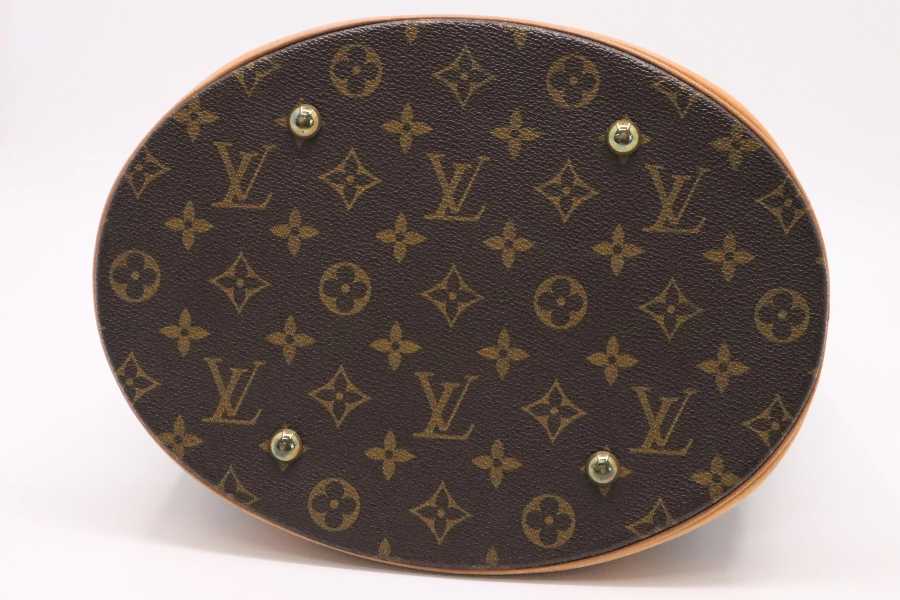 Louis Vuitton Bucket GM in Monogram Canvas