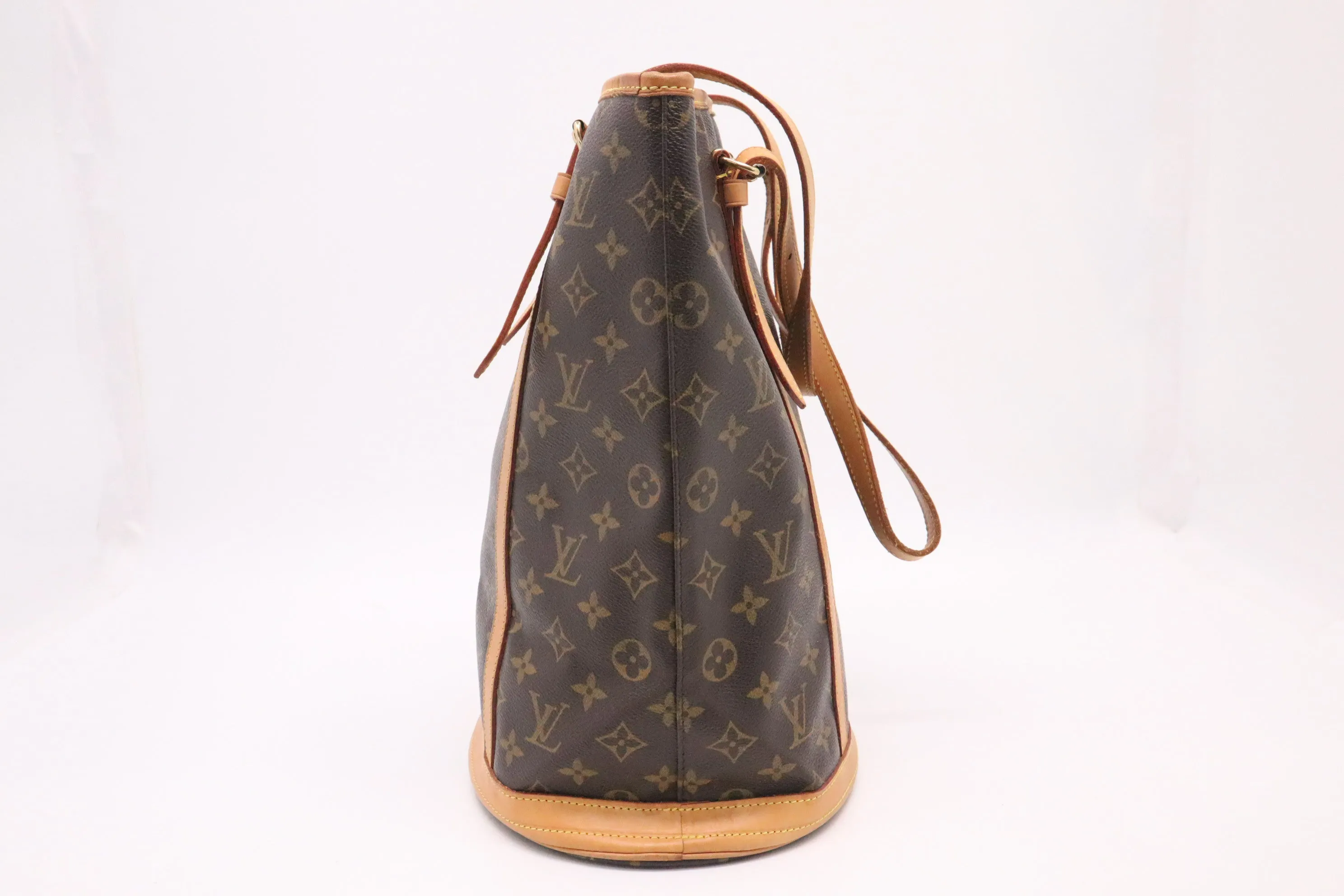 Louis Vuitton Bucket GM in Monogram Canvas