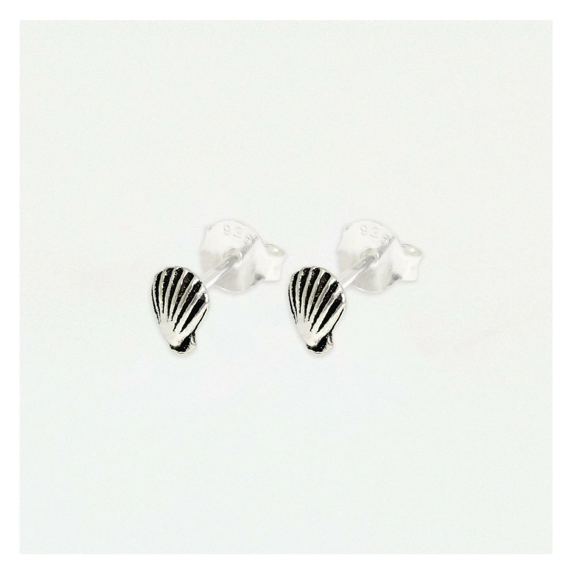 Shell Silver Ear Stud - Elegant and Versatile Accessory for Any Occasion