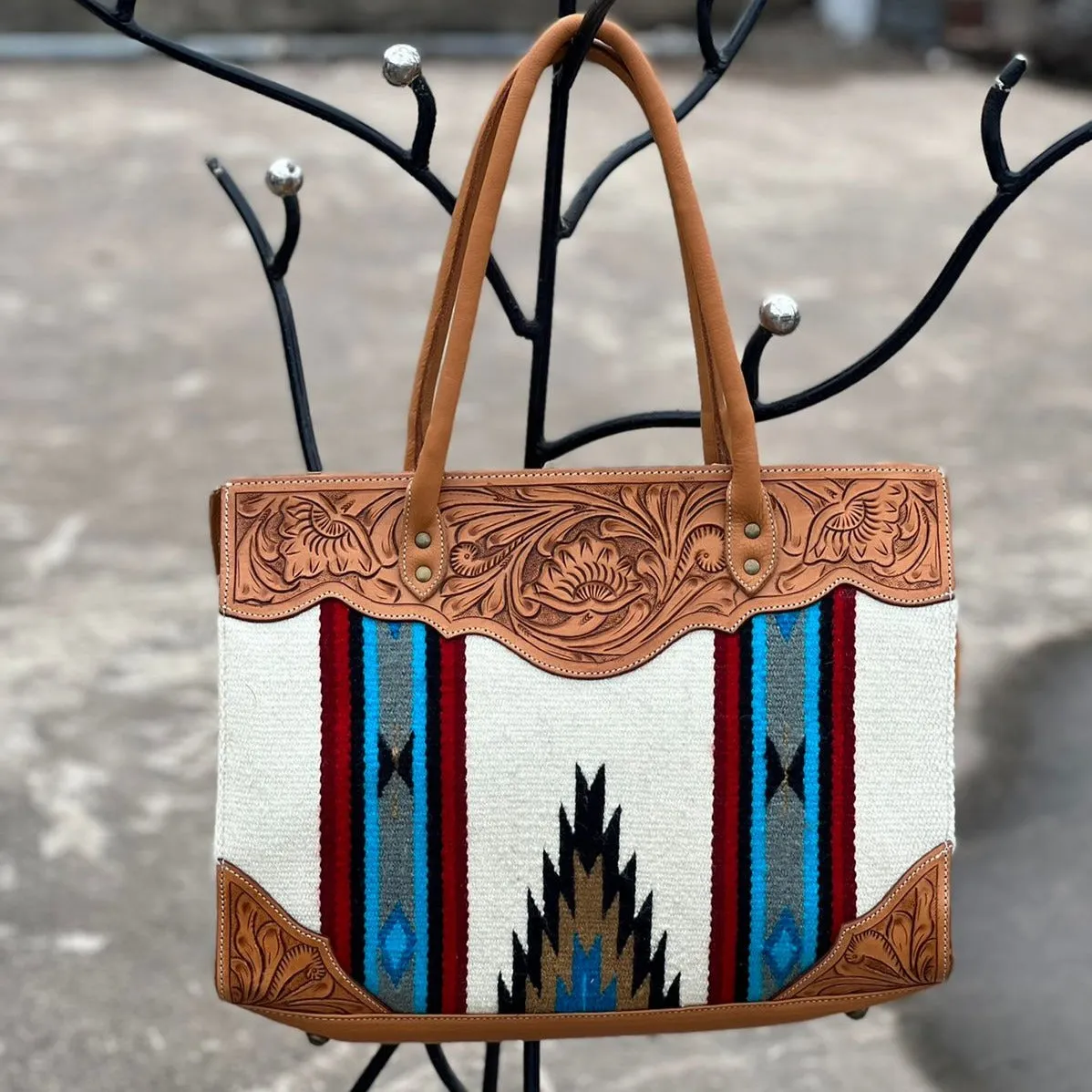 White Saddle Blanket Large Bag with Tooled Leather